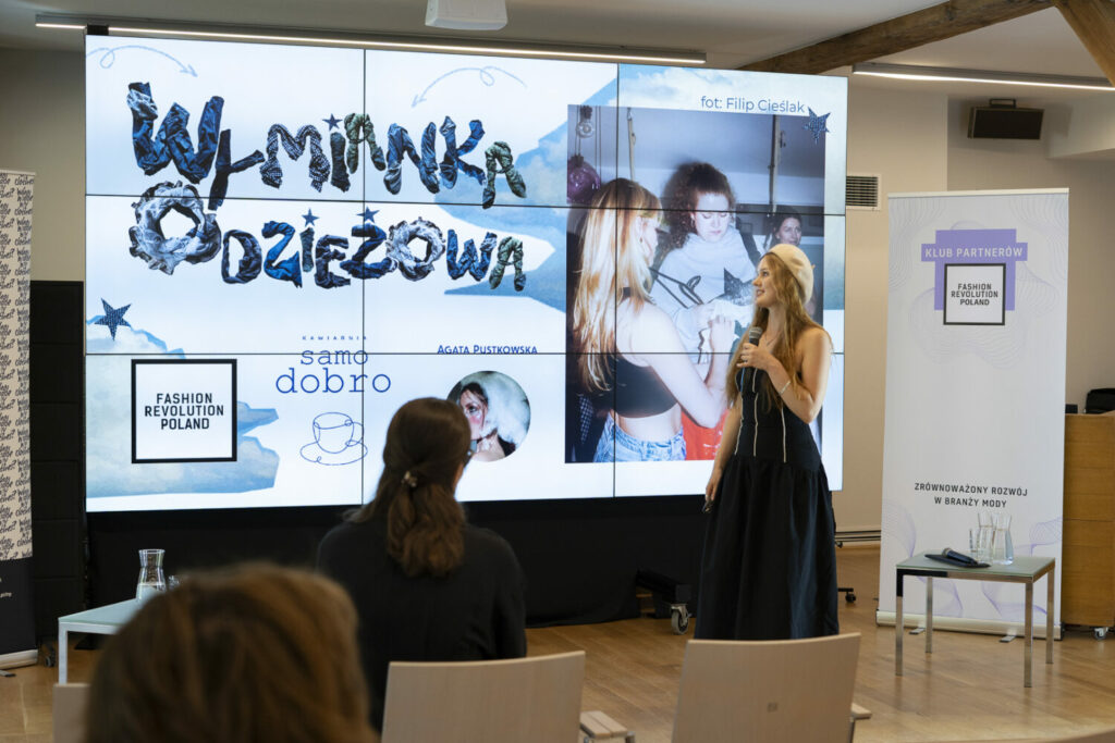 Absolwentka Akademii Lepszej Mody prezentuje swój projekt 3 fot. Aleksandra Wasilczuk